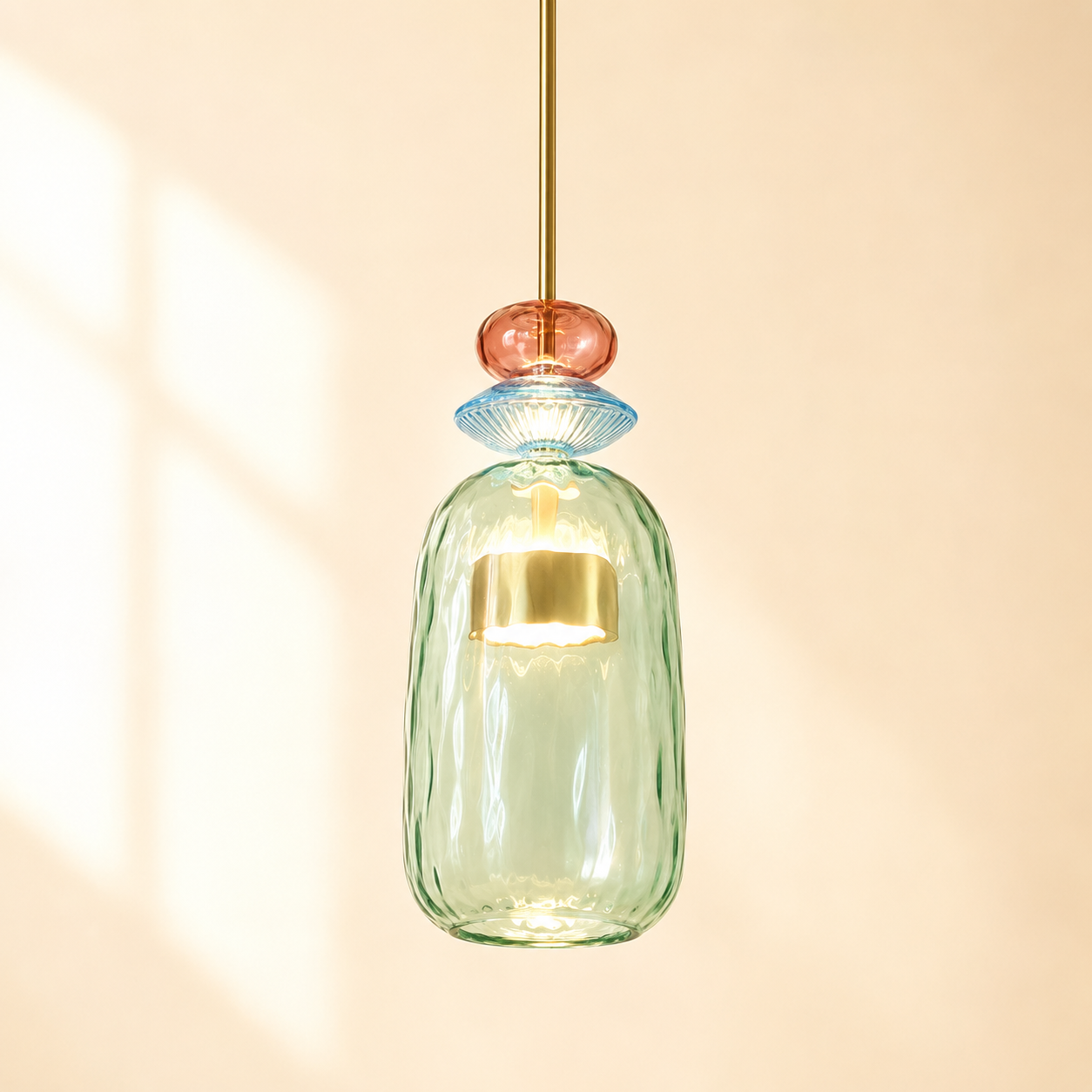 Suspension design Milo en verre coloré vert turquoise et texturé avec finition dorée, style rétro vintage
